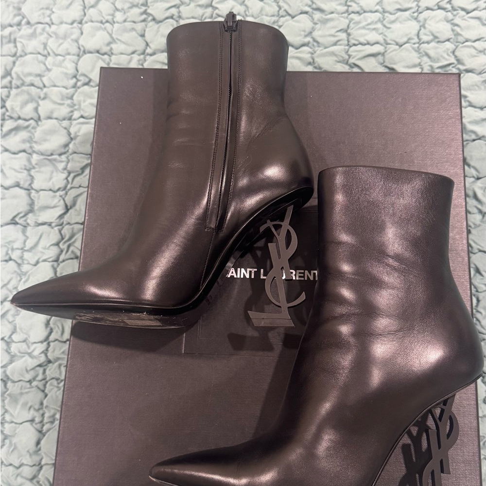 Saint Laurent Dark Leather Pointed Boots - Picture 15 of 16